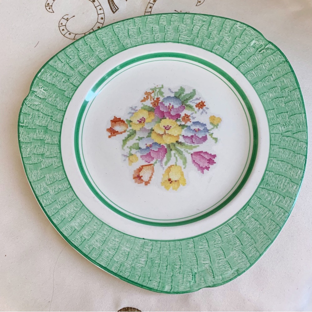 Vintage H&K Tunstall triangular plate with needlepoint flower motif